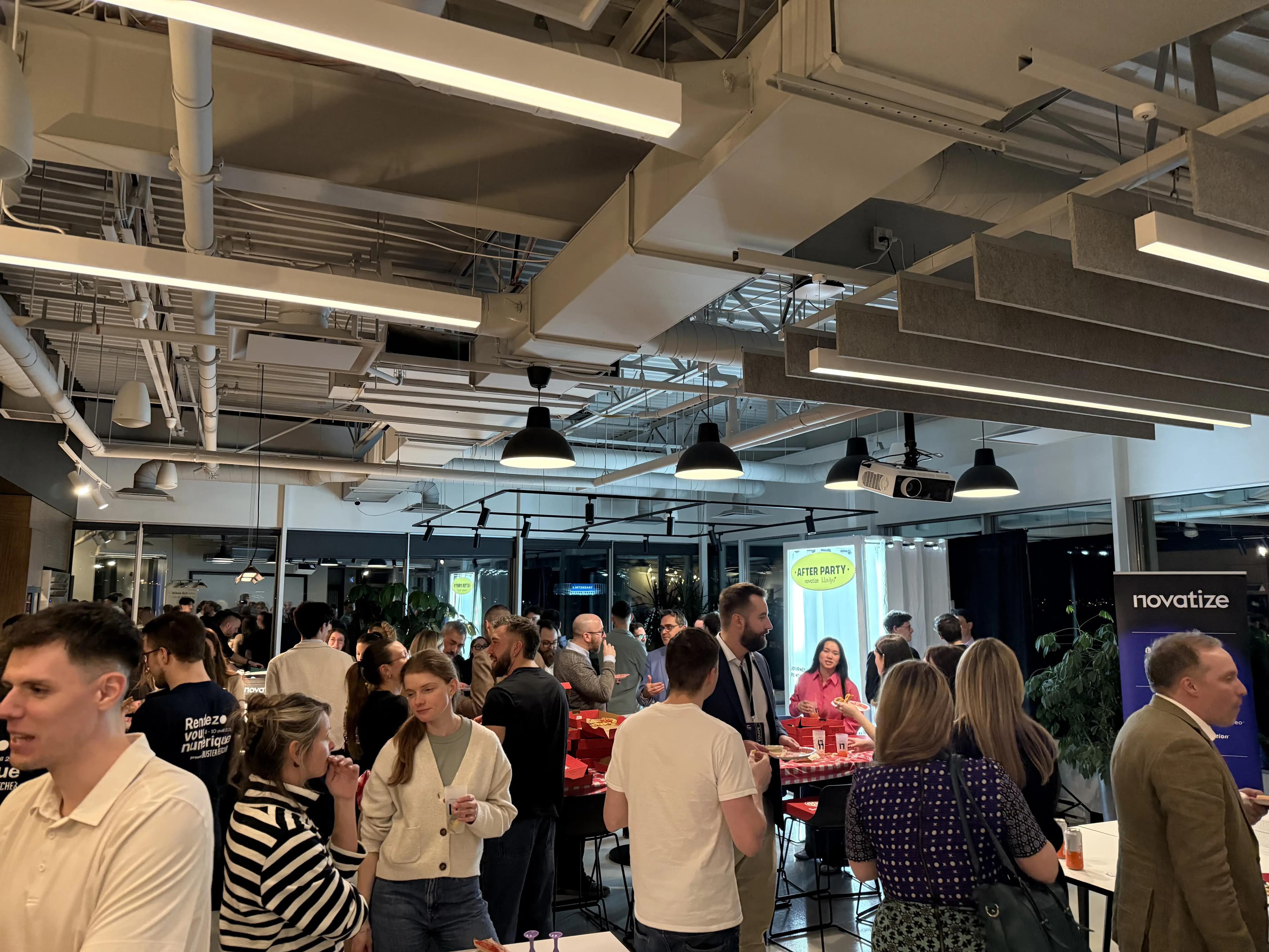 Équipe de travail en activité de team building