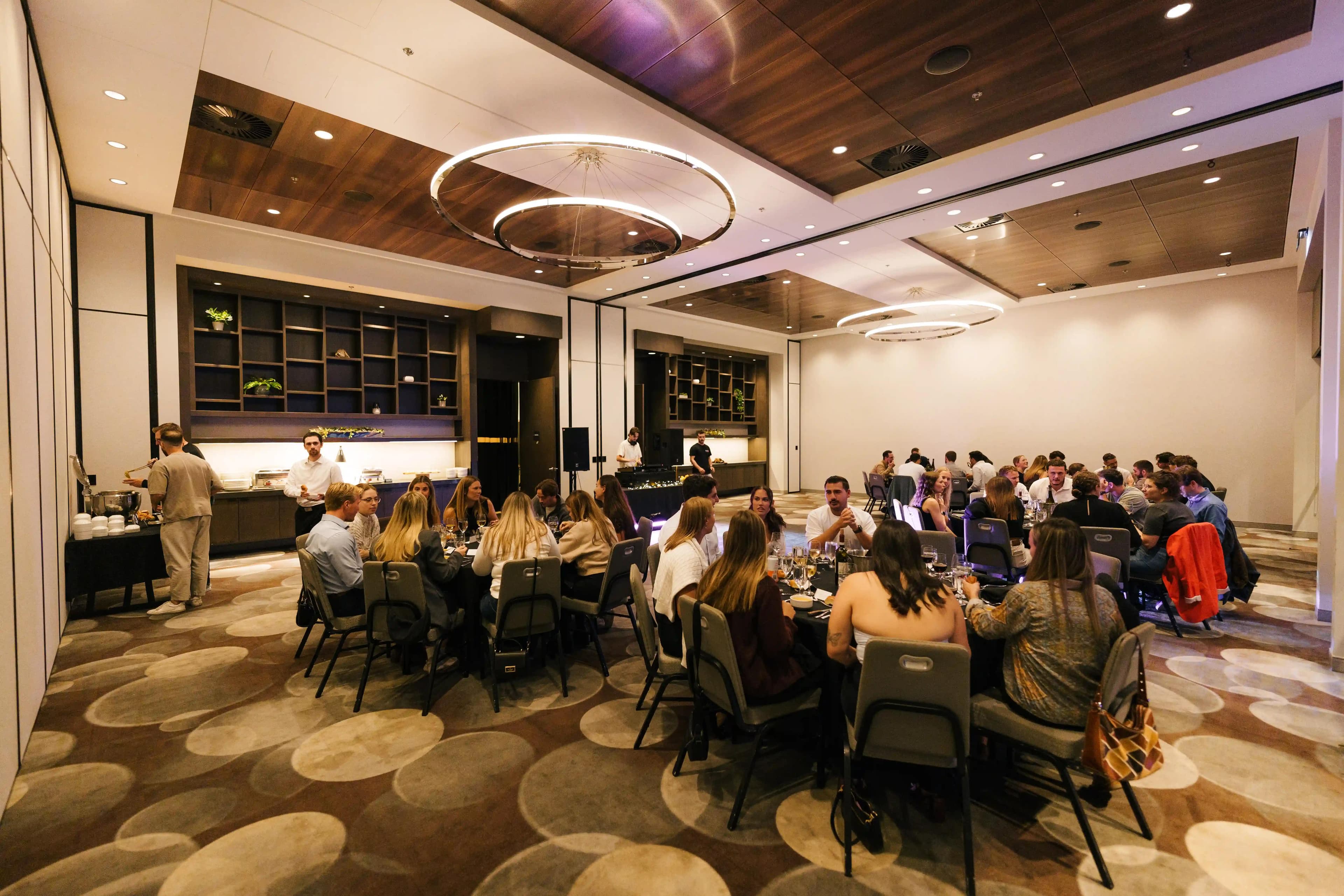 Équipe de travail en activité de team building